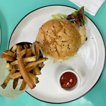 Dulce de Leche Cafe - Grilled Chicken Sandwich - Cafes Near Me - Chicago, Illinois