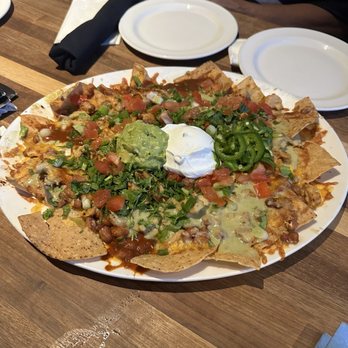 Yard House - Chicken Nachos 9-10-23 - Bars Near Me - Fresno, California