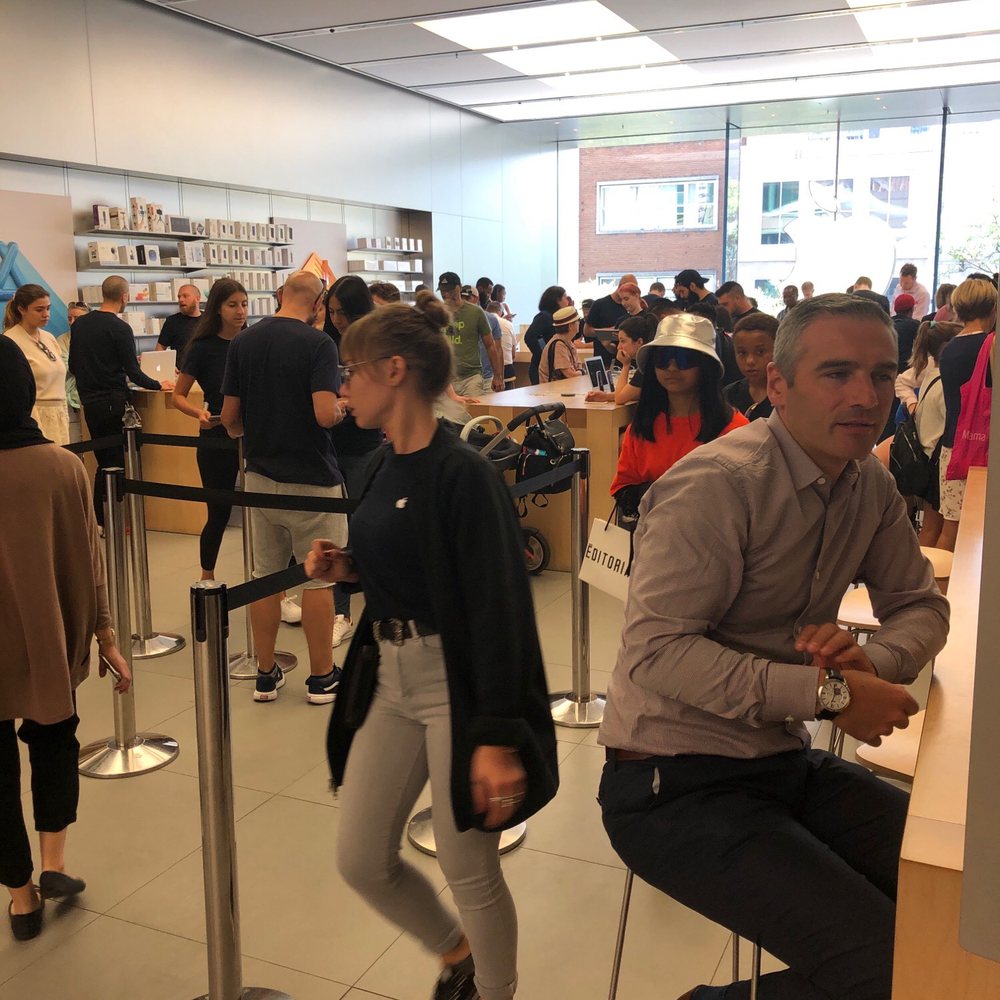 Apple Store - Montreal - Computers Near Me - Montreal, Quebec
