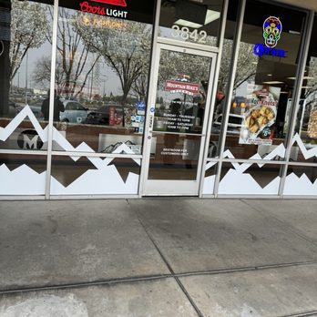 Mountain Mike's Pizza - Walking in.... - Pizza Near Me - Fresno, California Mountain Mike's Pizza - Walking in.... - Pizza Near Me - Fresno, California