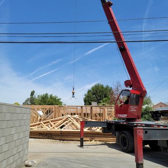 SAVI Construction - Putting up trusses - General Contractors Near Me - Bakersfield, California SAVI Construction - Putting up trusses - General Contractors Near Me - Bakersfield, California