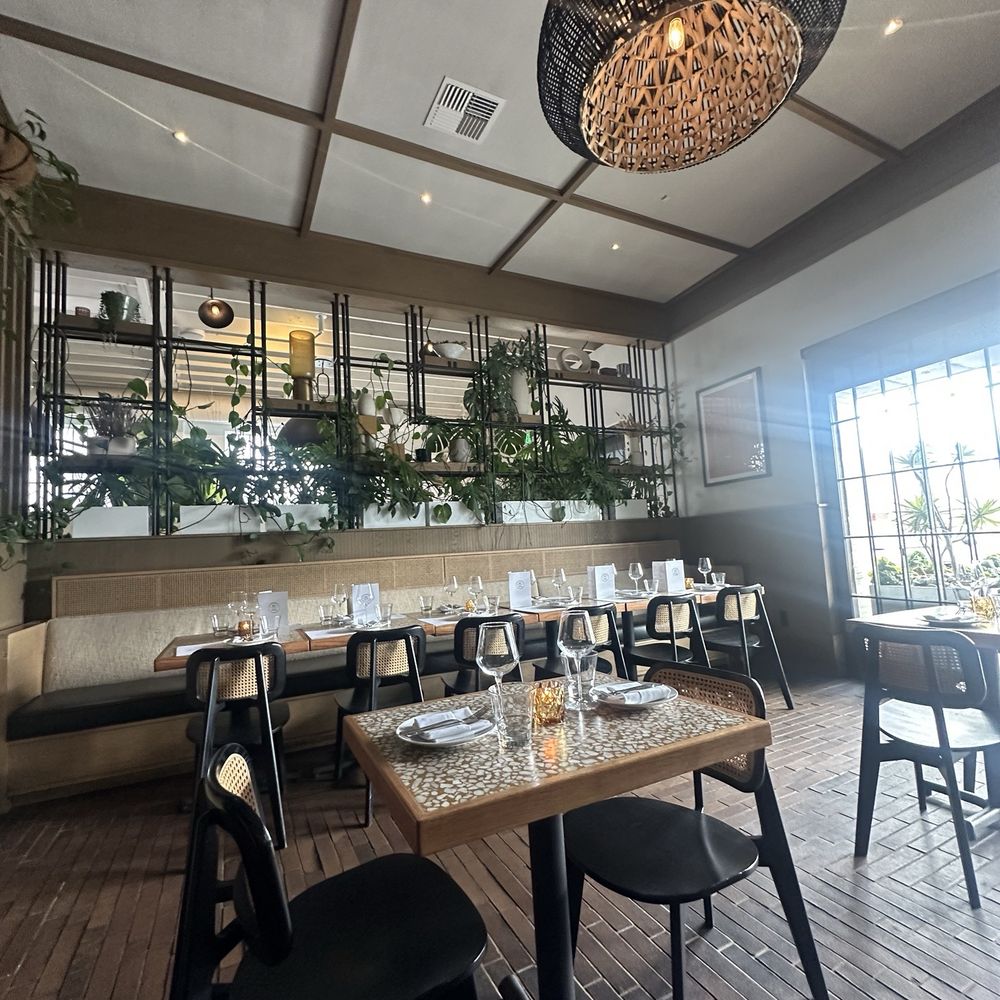Manhattan Beach Post - Interior - New American Near Me - Manhattan Beach, California Manhattan Beach Post - Interior - New American Near Me - Manhattan Beach, California
