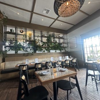 Manhattan Beach Post - Interior - New American Near Me - Manhattan Beach, California Manhattan Beach Post - Interior - New American Near Me - Manhattan Beach, California