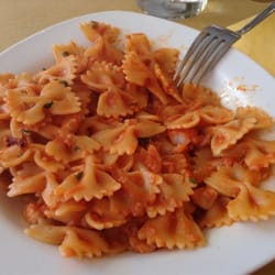 Boccascena - Farfalle baccalà e pomodoro