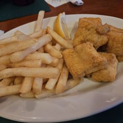 Stutesy's Pub & Grill - Haddock and chips