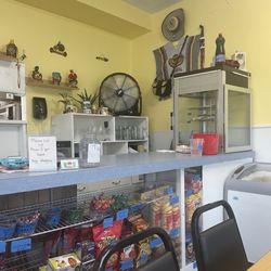 Dulce Hogar Bakery - Counter and store