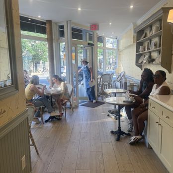 Birdie’s - Inside - Ice Cream & Frozen Yogurt Near Me - New York, New York