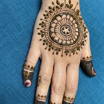 Art palette Creations - Engagement party - Henna Artists Near Me Art palette Creations - Engagement party - Henna Artists Near Me