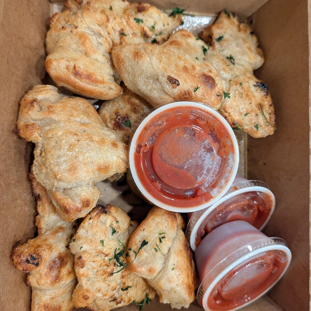 Suds Monkey Kitchen & Brewery Dripping Springs - Garlic Knots - Brewpubs Near Me - Austin, Texas