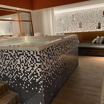 Renaissance Paris Republique Hotel - Hot tub and sauna area - Hotels Near Me - Paris, 75