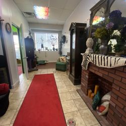 Villainy Alternative Dance & Pole Studio - Changing area and lounge