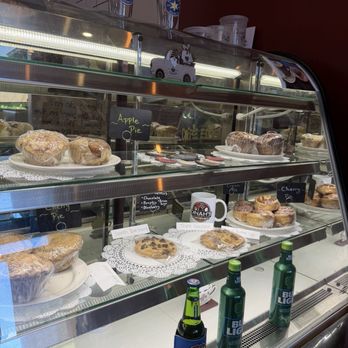 Dinah's Comfort Kitchen - Bakery Window - Waffles Near Me - Culver City, California Dinah's Comfort Kitchen - Bakery Window - Waffles Near Me - Culver City, California