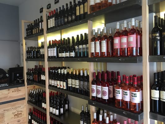 Vyne Yard Wine Shop by null