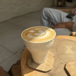 Hot latte for here