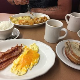 I only get one egg scrambled..so don't judge my portions lol I only get one egg scrambled..so don't judge my portions lol