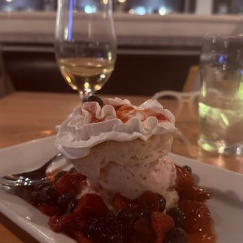 The Mariner - Mixed Berries with Biscuit and Cream - Seafood Near Me - Mystic, Connecticut