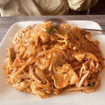Rice By Mama Camarillo - Chicken pad Thai mild spicy - Thai Near Me - Camarillo, California
