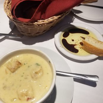 Cosmo's Bistro - Clam chowder, chabatti bread with olive oil and balsamic vinegar. - Italian Near Me - Glendora, California