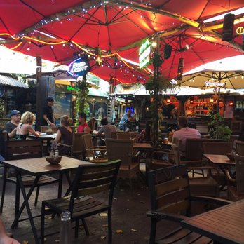 Cuckoo Coconuts Waikiki - Cocktail Bars Near Me - Honolulu, Hawaii