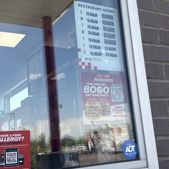 Rally’s - Burgers Near Me - El Mirage, Arizona