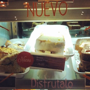 Starbucks - Me muero muerta... Llegó el budín de limón que venden afuera... El glaceado es todo! - Coffee & Tea Near Me - Buenos Aires, C