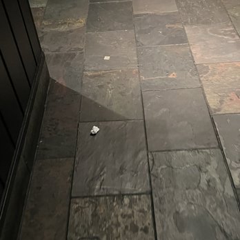 Cheddar's Scratch Kitchen - Dirty floors - American Near Me - Cordova, Tennessee