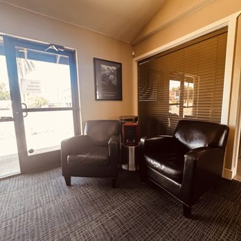 Price Chiropractic - Relaxing area while you wait - Chiropractors Near Me - Scottsdale, Arizona Price Chiropractic - Relaxing area while you wait - Chiropractors Near Me - Scottsdale, Arizona