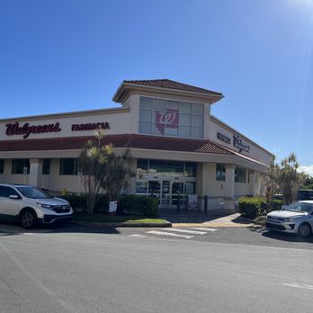 Walgreens Store CAGUAS - Rótulo exterior y entrada - Drugstores Near Me - Caguas, Puerto Rico
