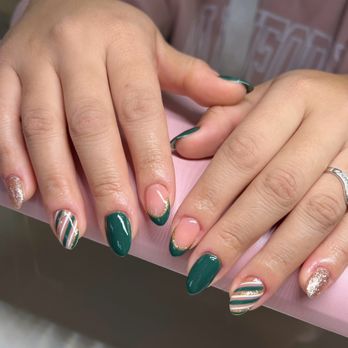 Melvglam - My Christmas nails by melvglam - Nail Salons Near Me Melvglam - My Christmas nails by melvglam - Nail Salons Near Me