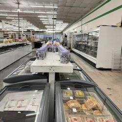 999 Seafood Supermarket - Very stinky seafood section . They need to pretty up this store like Hmart or 99 Ranch. Otherwise it's gonna die.
