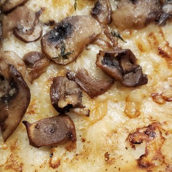 Cantina Mercatto - Mushroom gluten free pizza - Italian Near Me - Toronto, Ontario