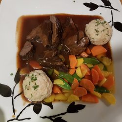 Schützenhaus - Geschmorte Ochsenbäckchen mit Knödel. Hhhmmm !