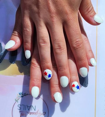 Holidays - Celebrate in style with these holiday themed nail designs!