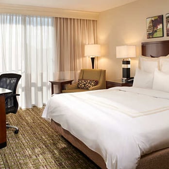 Charleston Marriott Town Center - Modern guest rooms designed for maximum comfort and productivity with luxurious bedding and state-of-the-art technology. - Hotels Near Me - Charleston, West Virginia Charleston Marriott Town Center - Modern guest rooms designed for maximum comfort and productivity with luxurious bedding and state-of-the-art technology. - Hotels Near Me - Charleston, West Virginia