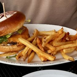 O'Neil's Tavern & Grill - Patrick O'Neil Burger