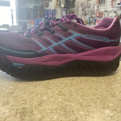 LoTempio Shoe Repair & Store - 1/2 full buildup
With rocker sole on ball and heel