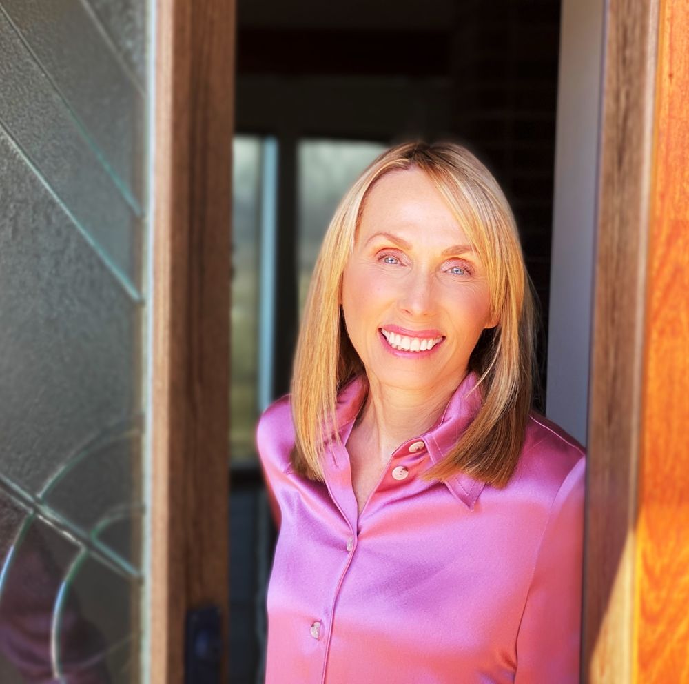 LAURA MOLINERE/MAX REALTY AFFILIATES Updated August 2024 27 Photos