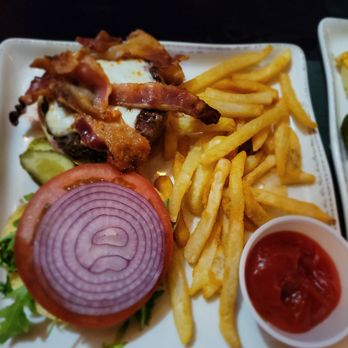 Coach Meeting House - Steak burger - New American Near Me - Oyster Bay, New York Coach Meeting House - Steak burger - New American Near Me - Oyster Bay, New York