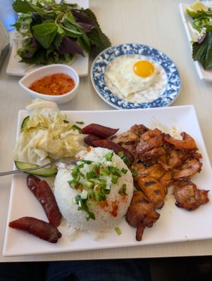 Com Tam Ninh Kieu by null