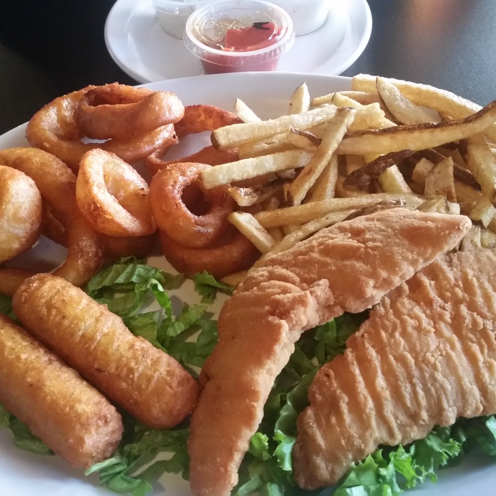 Clubhouse Bar and Grill - Combo Platter for $9 (hh). - Dive Bars Near Me - Everett, Washington