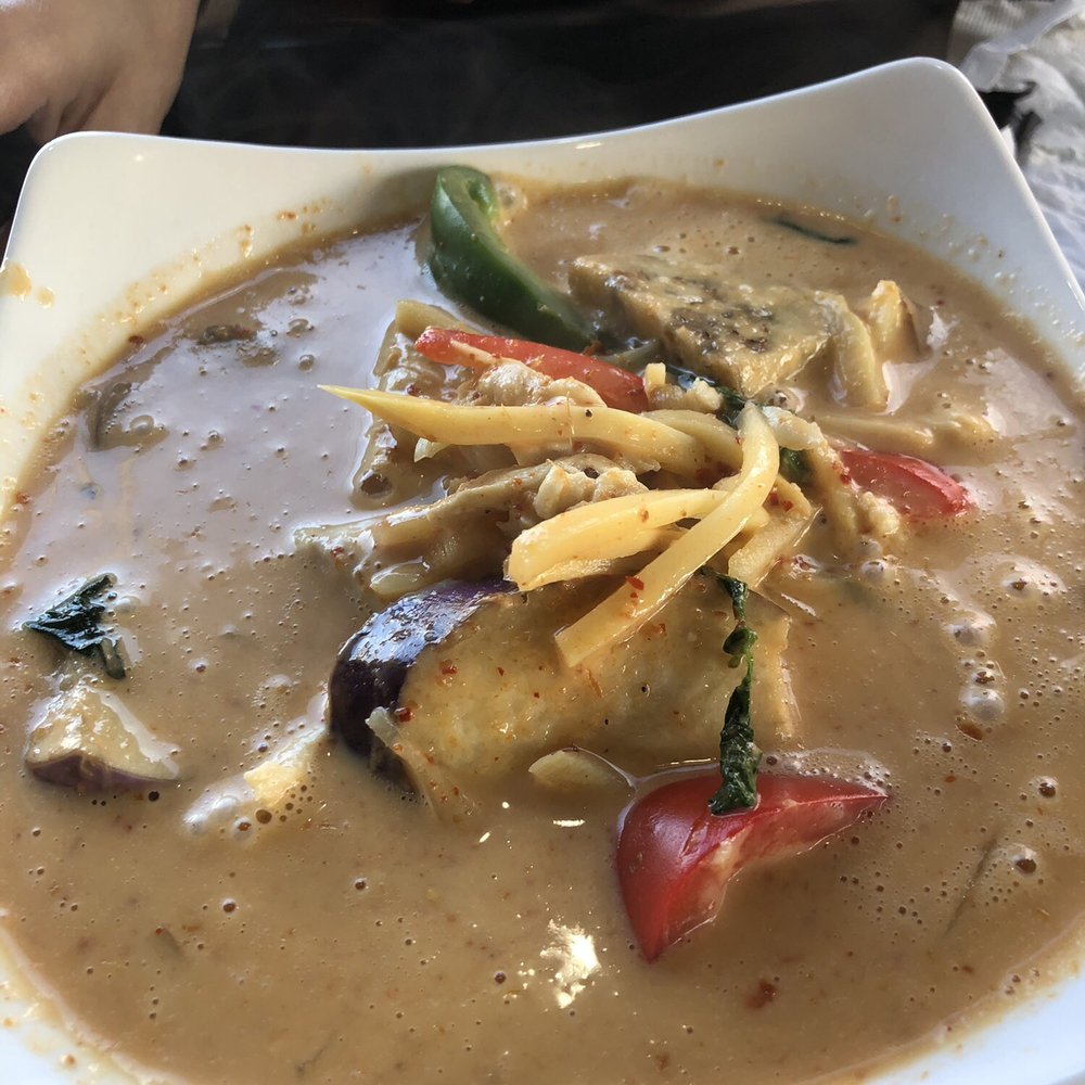 Bree Thai Restaurant - Red chicken curry - Thai Near Me - Chicago, Illinois Bree Thai Restaurant - Red chicken curry - Thai Near Me - Chicago, Illinois