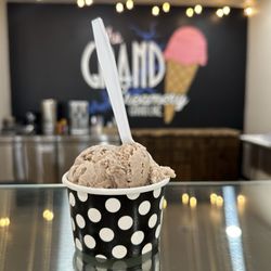 The Grand Creamery - Single scoop of chocolate