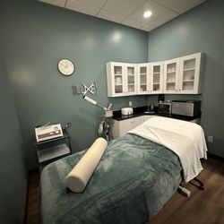 MassageLuXe - Aesthetician Room