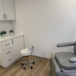 PulmoCrit Associates - Exam room