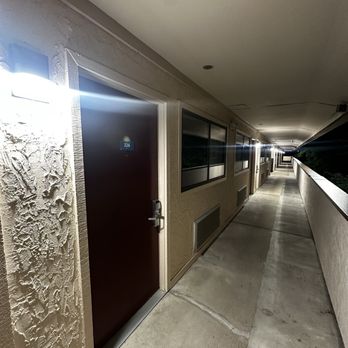 Days Inn by Wyndham - Upper Level - Hotels Near Me - Monmouth Junction, New Jersey