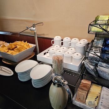 The Club SEA - Snacks - Airport Lounges Near Me - Seattle, Washington The Club SEA - Snacks - Airport Lounges Near Me - Seattle, Washington