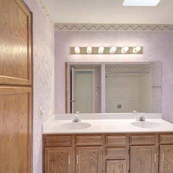 Harper Stone and Tile - Guest bath prior to remodel - Flooring Near Me - Glendale, Arizona
