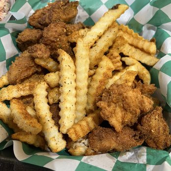Munchies ATX - 10pc Boneless Wings w/ Crinkle Cut Fries - Chicken Wings Near Me - Cedar Park, Texas