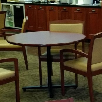 Amtrak Metropolitan Lounge - Snacks and drinks - Lounges Near Me - Los Angeles, California