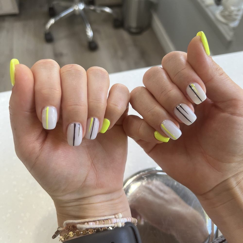 Holly Nails - 2/2 Custom nail art by Van - Nail Salons Near Me - Mill Valley, California Holly Nails - 2/2 Custom nail art by Van - Nail Salons Near Me - Mill Valley, California